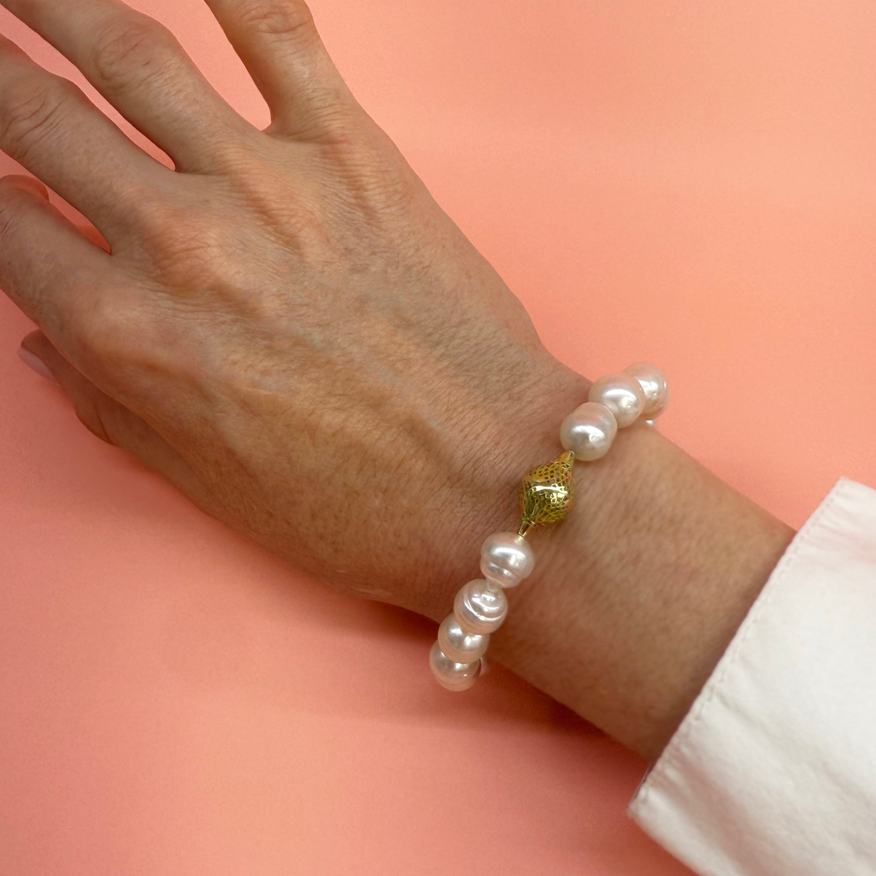 Ridged South Sea Pearl Stretch Bracelet
