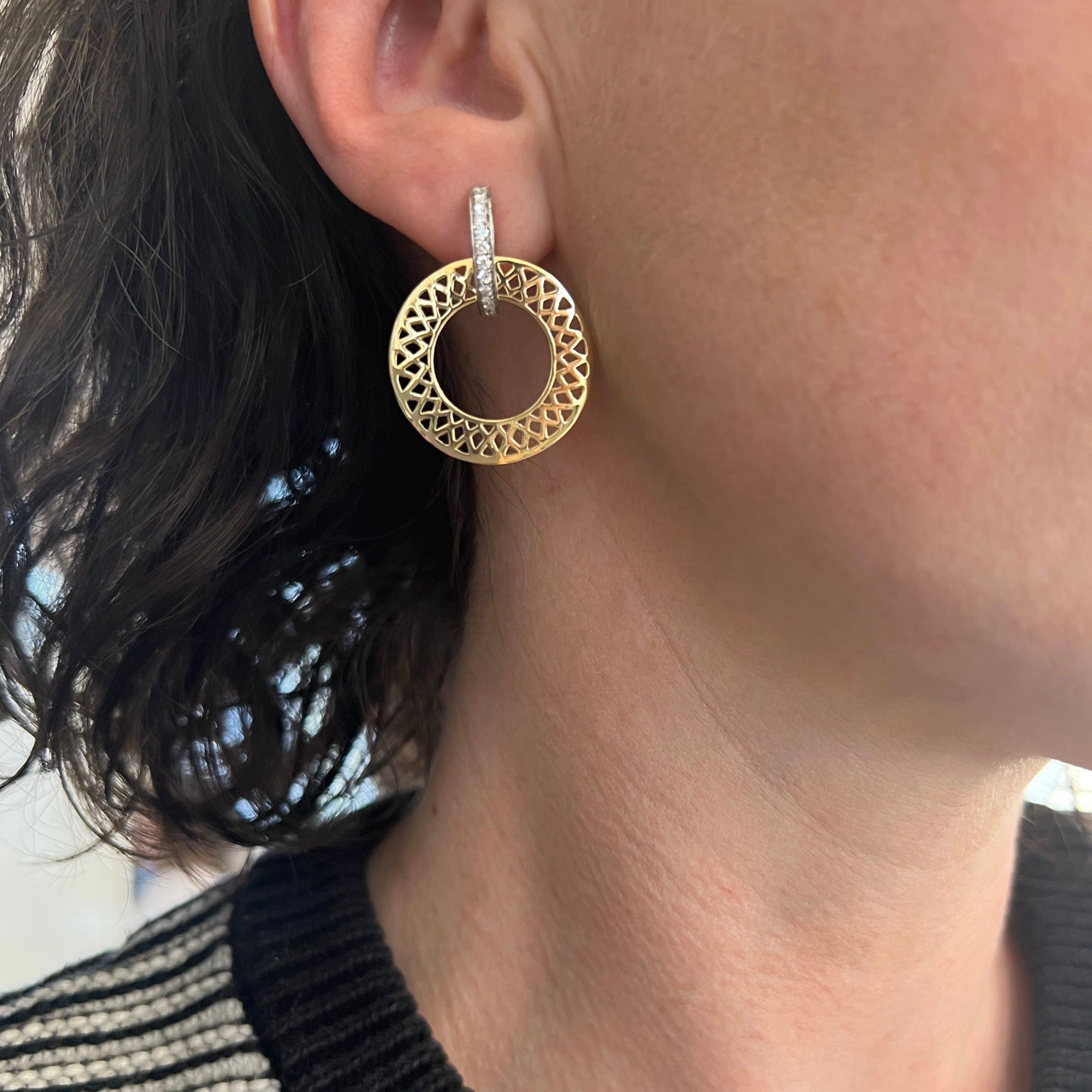 Round Crownwork® Hoops on Diamond Posts