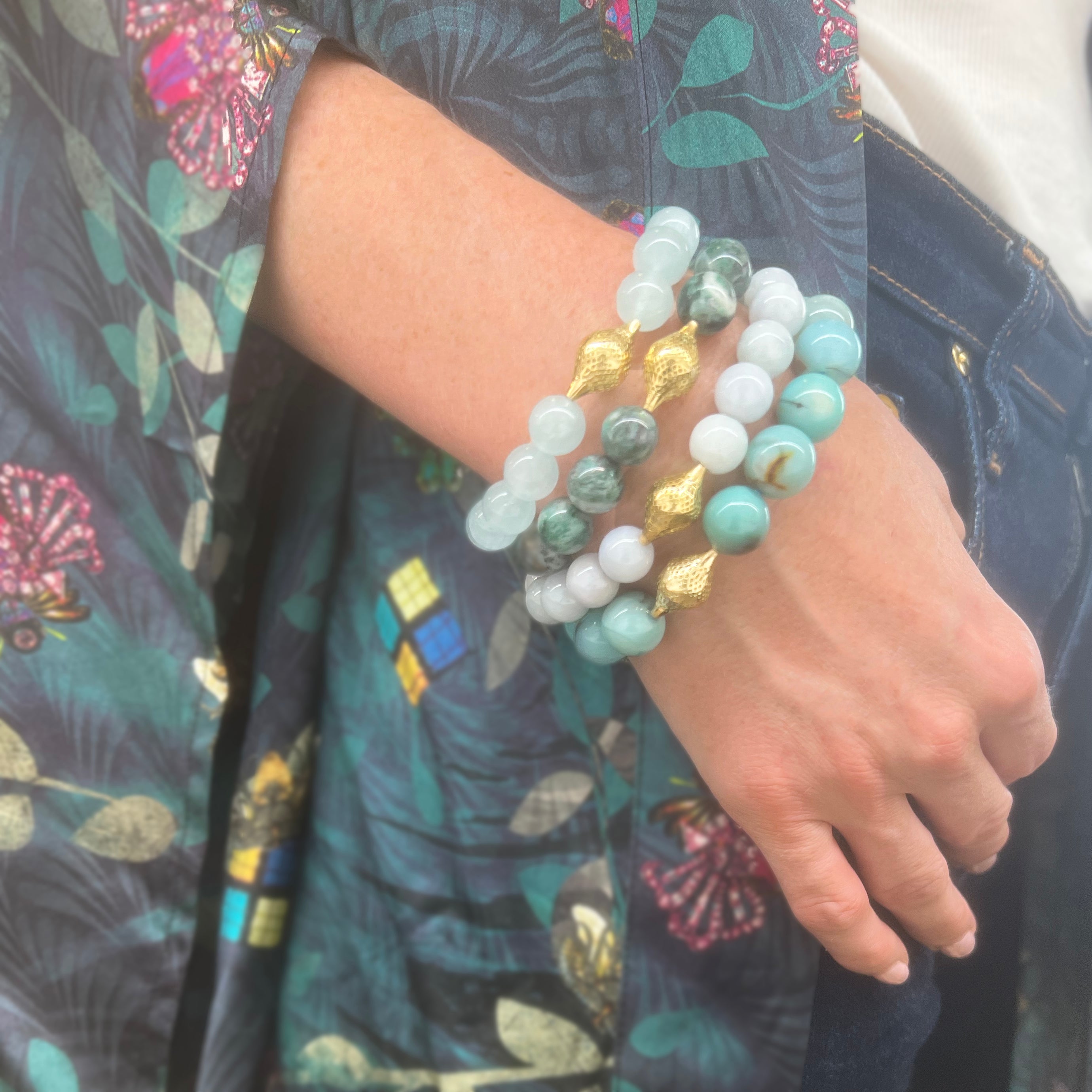 Lavender Jade Stretch Bracelet with 18K Yellow Gold Crownwork® Finial