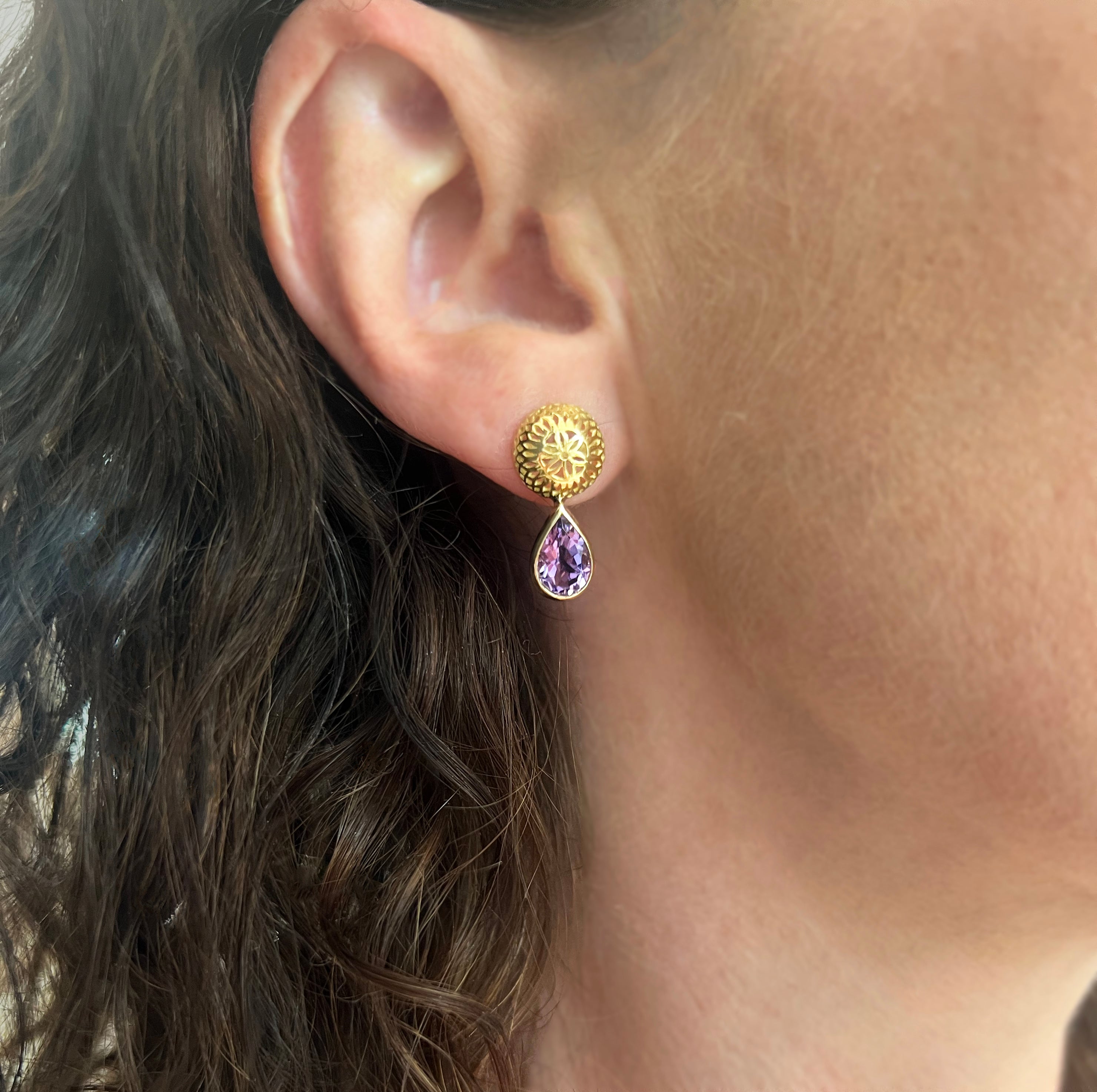 Crownwork® ball stud earrings with pear amethyst