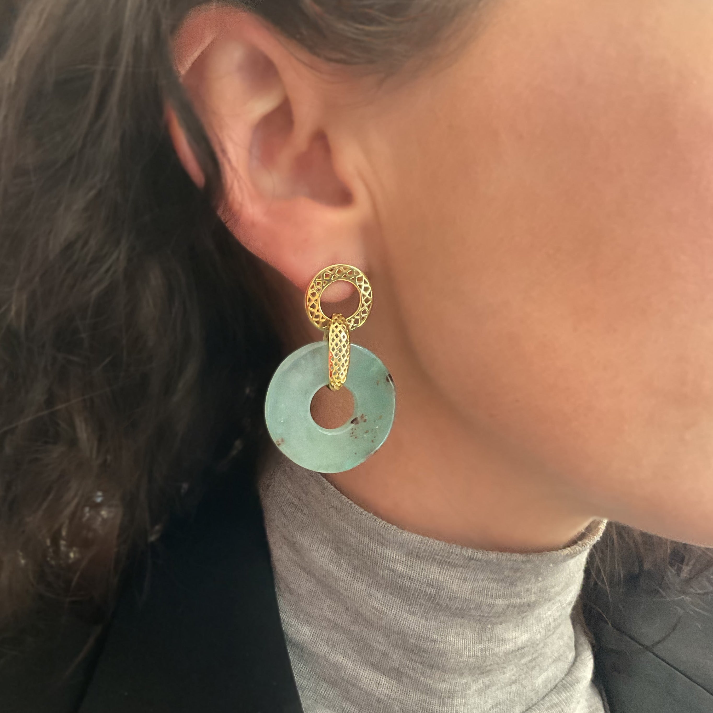 Crownwork® disc post earrings with round Aquaprase™ drops