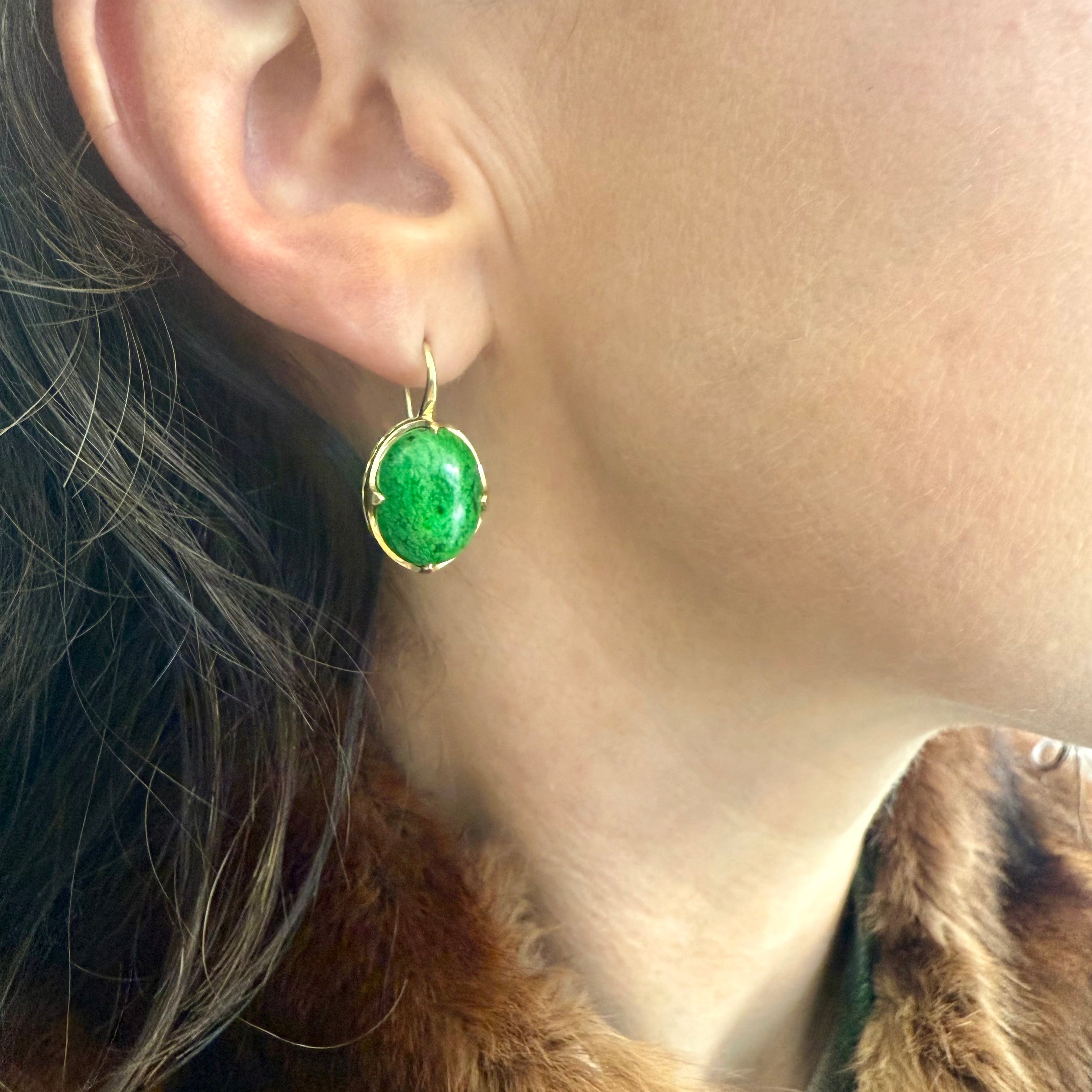 18K Yellow Gold Crownwork® Claw Set Earrings with Maw Sit Sit