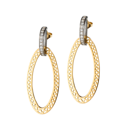 These 18 yellow gold crownwork® hoop earrings have pave diamond platinum posts that anchor them to the ear