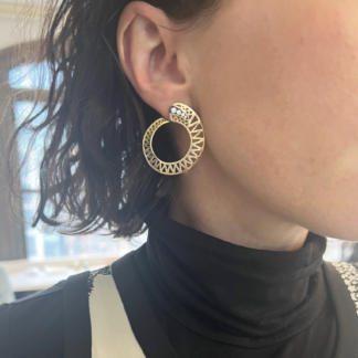 Gold Spiral earring with diamond post