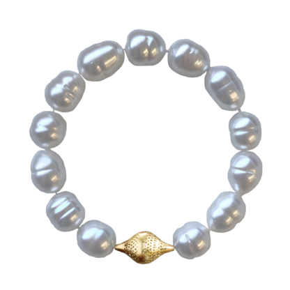 This is a product shot of a south sea pearl stretch bracelet